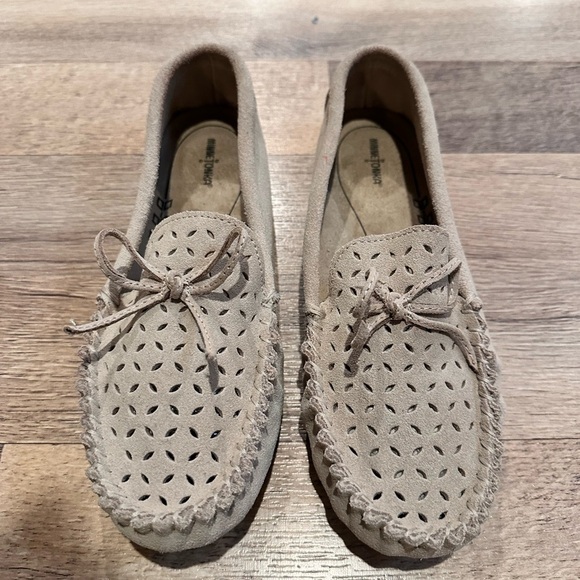 Minnetonka Tan Suede Men's Moccasins - Picture 1 of 4